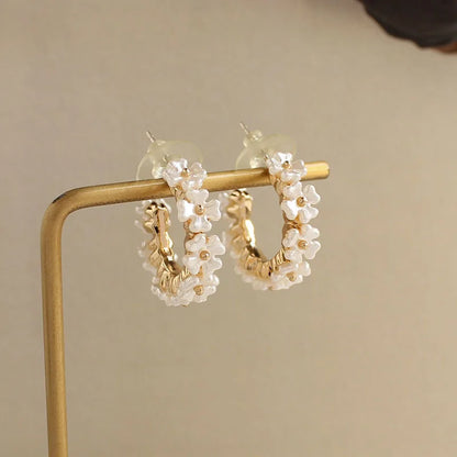 Fashion White Shell Flower, Pearl Hoop Earrings for Women