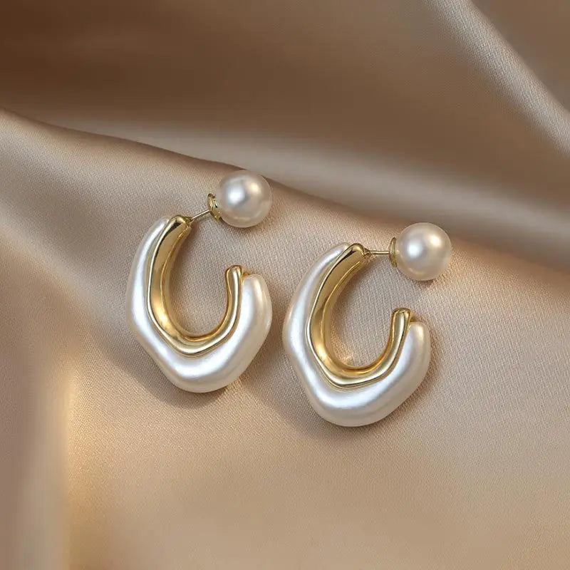 Fashion White Shell Flower, Pearl Hoop Earrings for Women