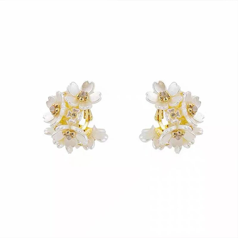 Fashion White Shell Flower, Pearl Hoop Earrings for Women