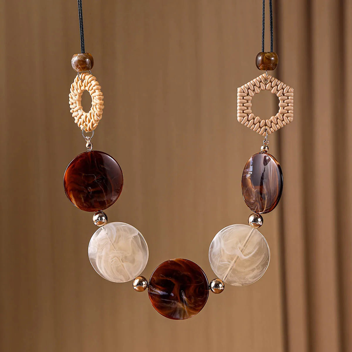 Vintage Handmade Acrylic Pendant Necklace Accessories for Women,  Fashion Jewelry