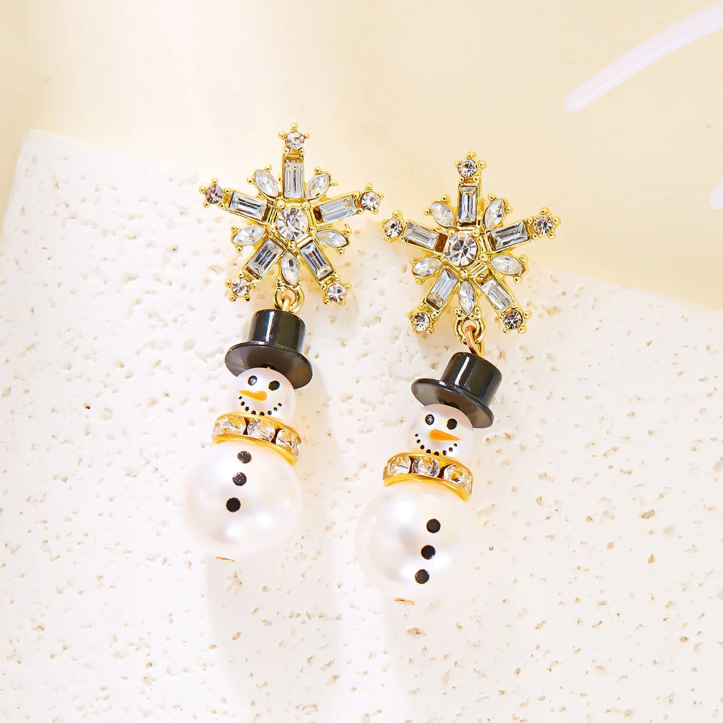 Luxury Fashion Christmas Rhinestone Snowflake Imitation Pearl Hat Snowman Earrings For Women Cute New Year Party Jewelry Gift